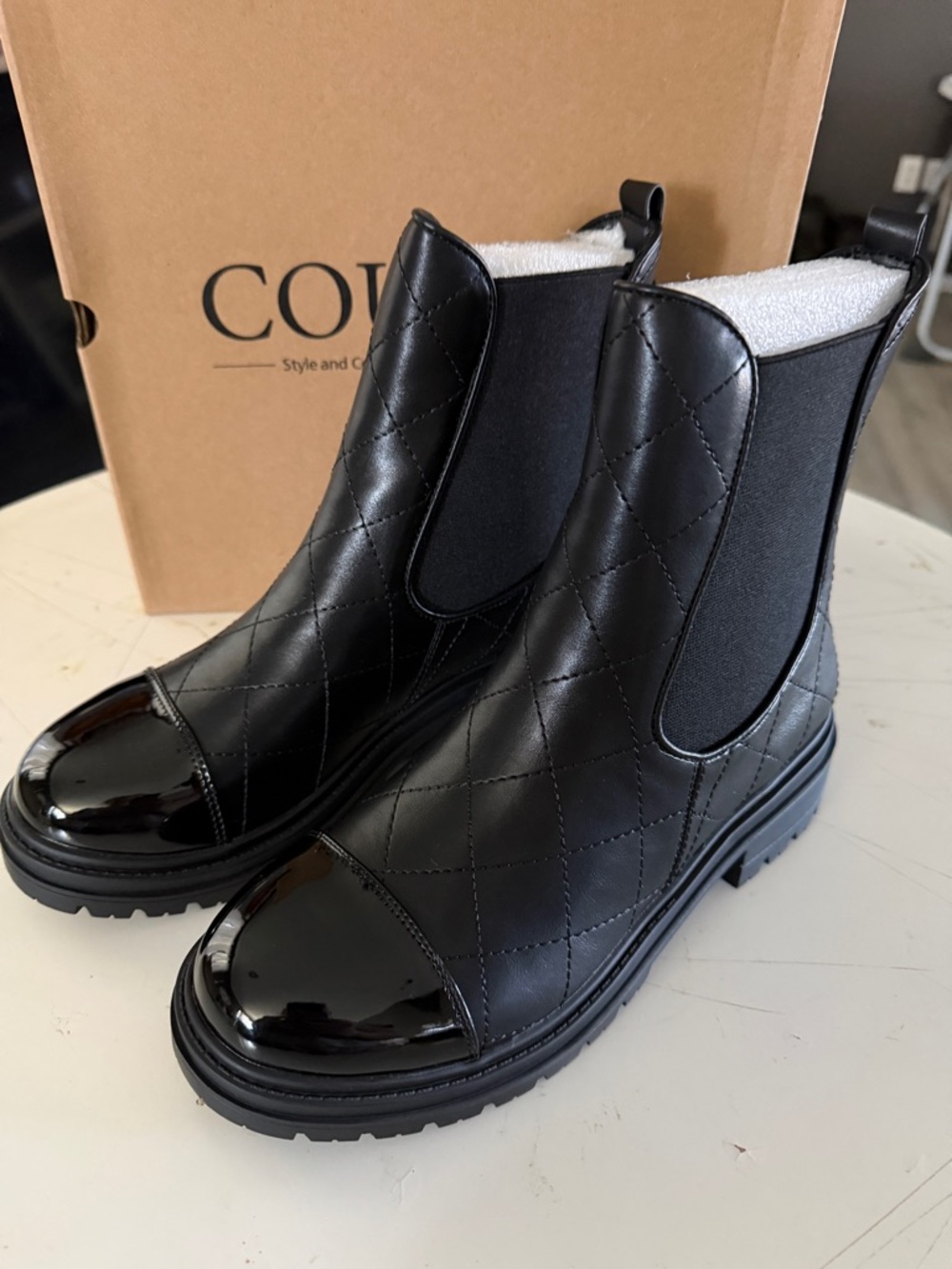 Women’s Quilted Chelsea Boots Two Tone Dress Boot Shoes Coutgo- Black